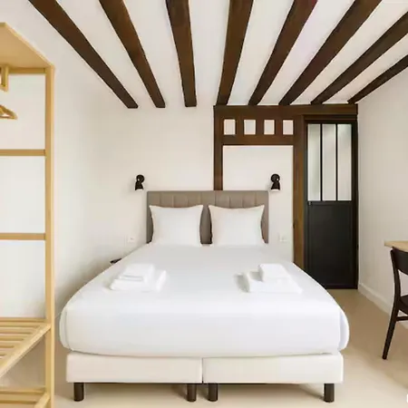 Coeur Du Marais - Place Des Vosges - Cathedrale Notre-dame De - Musee Du Louvre - 1 Bath - High - Speed Wifi - Free Parking - Baby Crib - Air Conditioning - Washing Machine - Pet Friendly - Lively Area - Paris, France * Paris