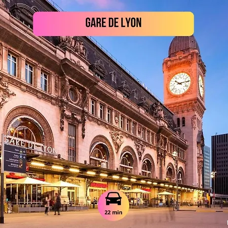 Coeur Du Marais - Place Des Vosges - Cathedrale Notre-dame De - Musee Du Louvre - 1 Bath - High - Speed Wifi - Free Parking - Baby Crib - Air Conditioning - Washing Machine - Pet Friendly - Lively Area - Paris, France Apartment Paris